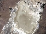 En esta foto sin fecha proporcionada por la NASA, un satélite capta el Railroad Valley (RRV), el lecho seco de un lago en Nevada, para realizar la calibración con base en el suelo de los instrumentos de observación de la Tierra por satélite. A petición de la NASA.