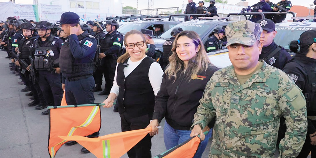 La presidenta municipal de Ecatepec, Azucena Cisneros Coss (1.a de izq. a der.:), el pasado 13 de marzo.