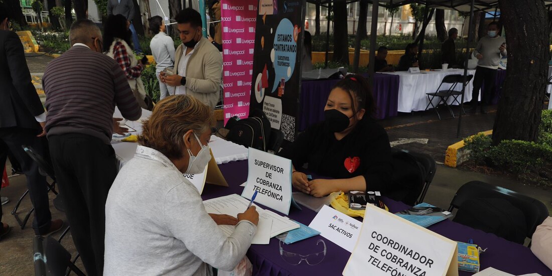 Mesa para realizar CV.