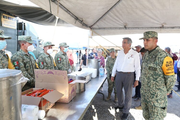Gobernador Américo Villarreal visitó comedor comunitario de la Defensa.