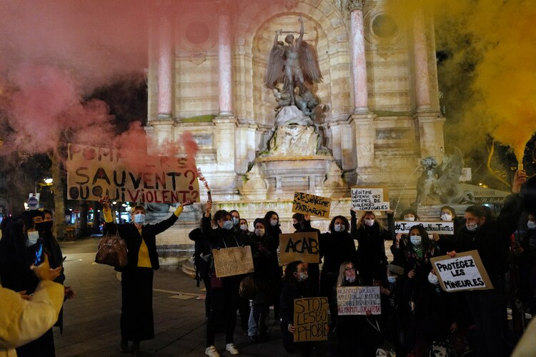 Francia. Protestas por el mundo para poner fin a la violencia contra la mujer.
