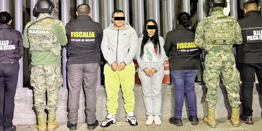 El Chícharo y una mujer, luego de ser detenidos, ayer.