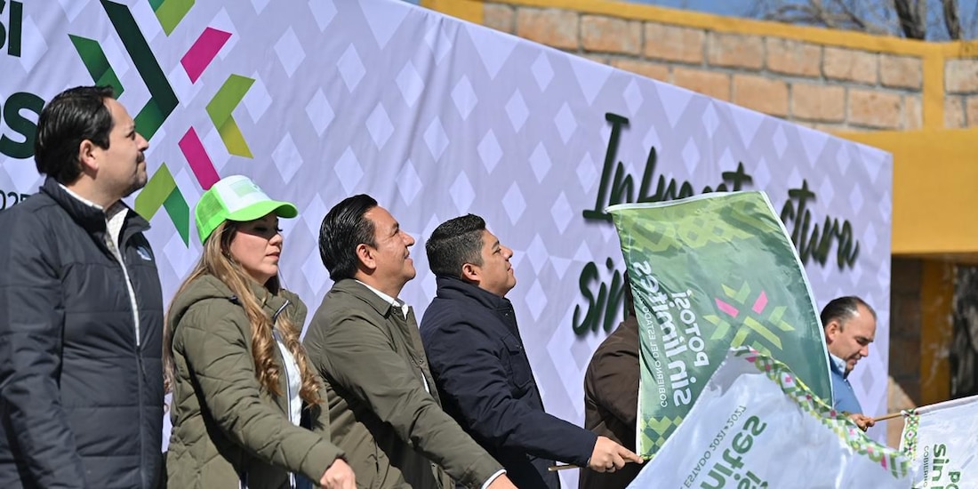 Inauguración de parte de las autoridades.