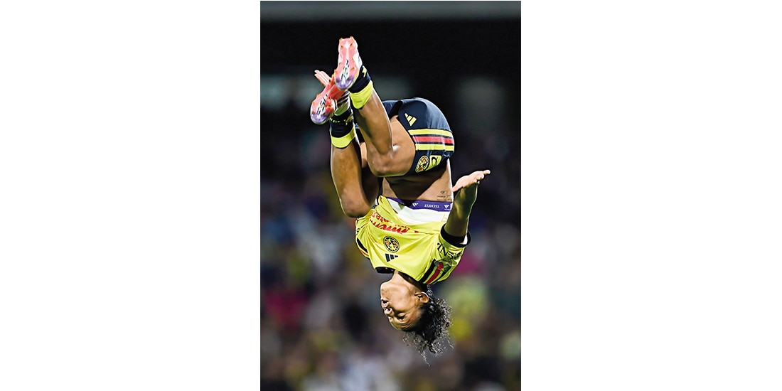 La brasileña celebra su más reciente gol en la competencia.