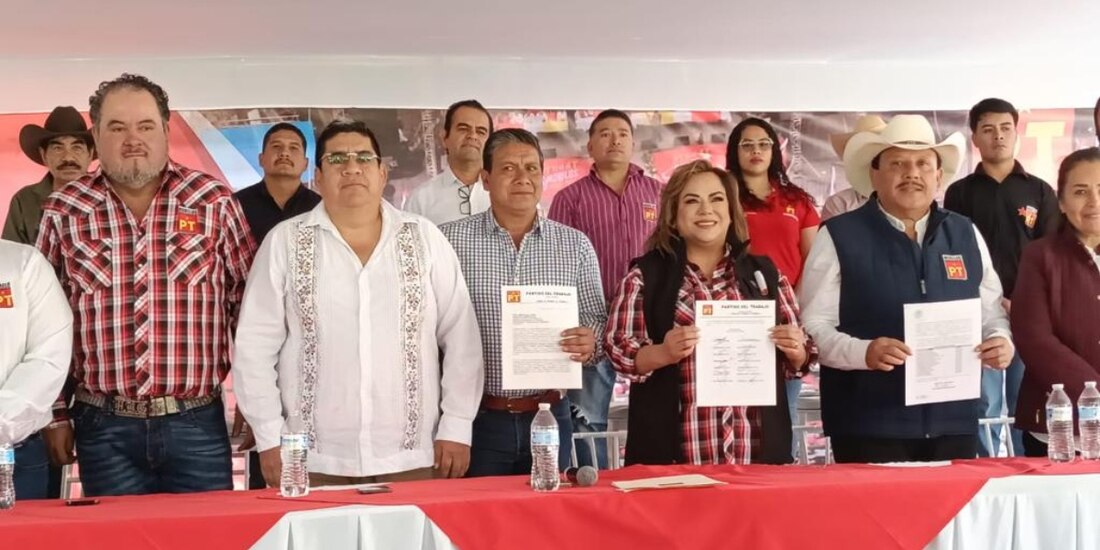 Recordaron que han luchado por décadas al lado del presidente López Obrador.