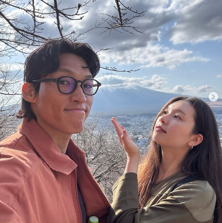 Kim Seung-gyu y su esposa Kim Jin-kyung