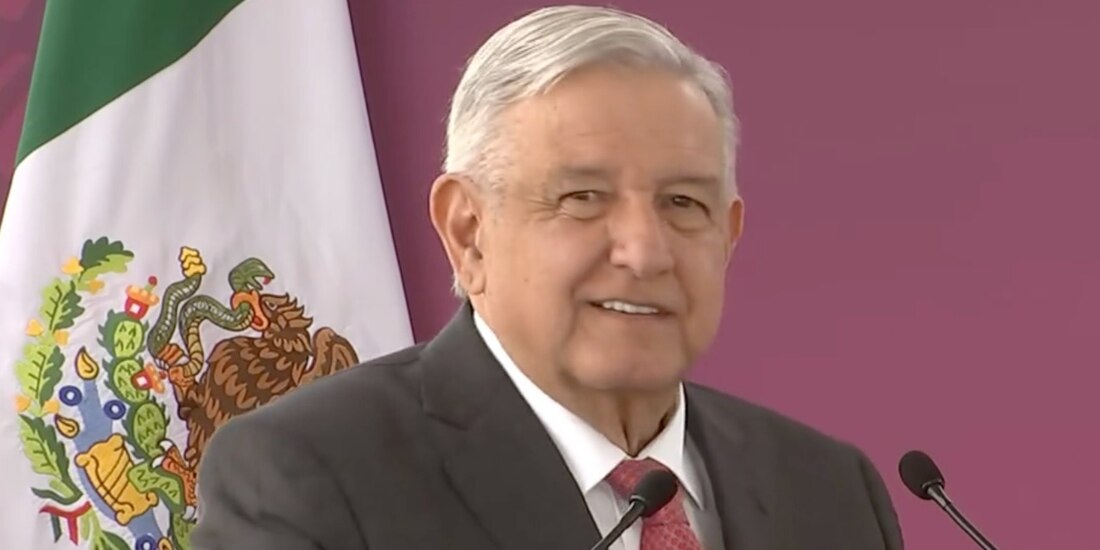 El Presidente de México en conferencia durante la firma del convenio para el hospital materno.