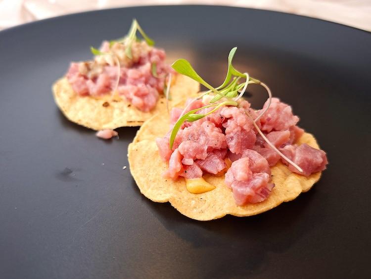 Tostaditas de atún con tuétano