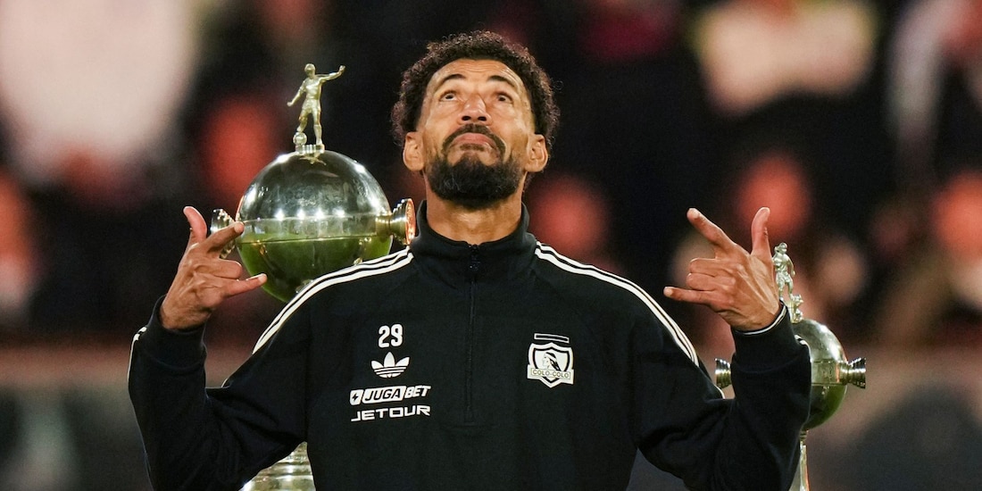 Vozinha es presentado ante miles de fanáticos del Colo Colo de Chile.