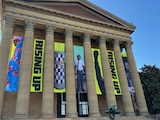 Las pancartas de la exposición "Rising Up: Rocky" cuelgan frente al Museo de Arte de Filadelfia