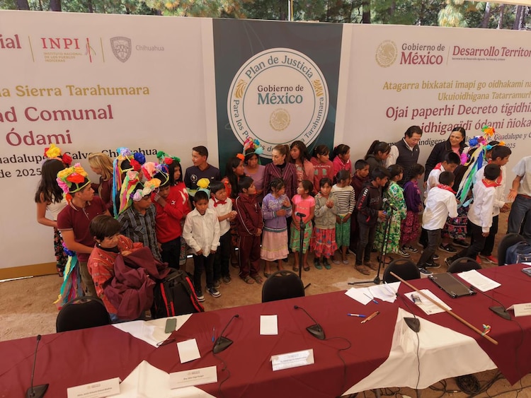 Sheinbaum encabezó el acto de restitución de 3 mil hectáreas en la Sierra Tarahumara.