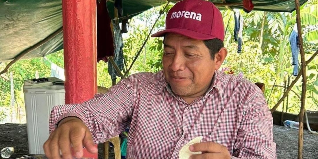 Antonio Silvan, dirigente de Morena en Macuspana, subió foto degustando platillo preparado con especie en extinción.