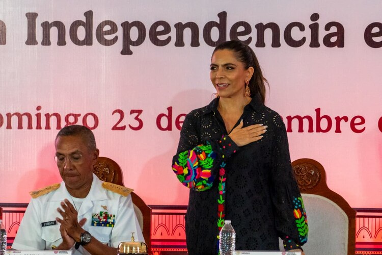 Olivia Salomón, previo al Sorteo Zodiaco Especial no. 1727 en conmemoración de los 200 años de la Consolidación de la Independencia en el Mar.