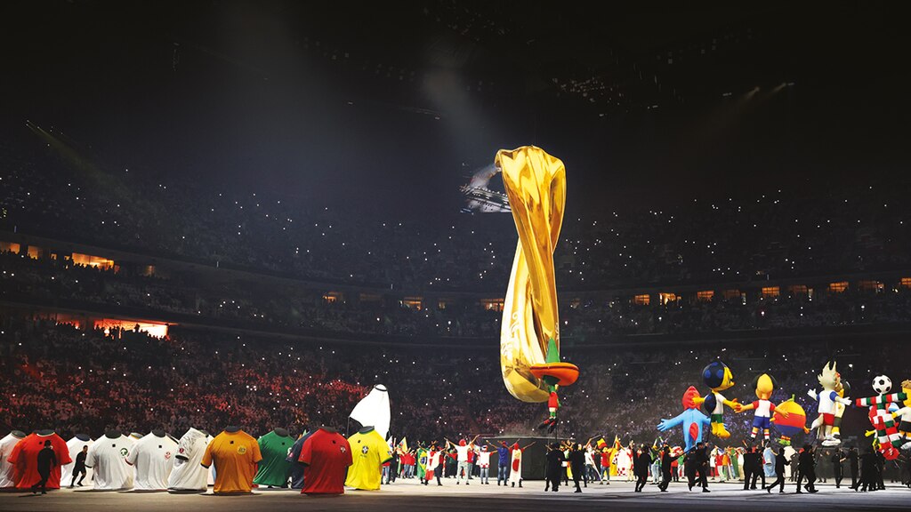 Artistas durante la inauguración de Qatar 2022, ayer.