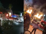 Manifestantes incendian instalaciones de la Presidencia Municipal de Fresnillo y las letras del nombre de la localidad.