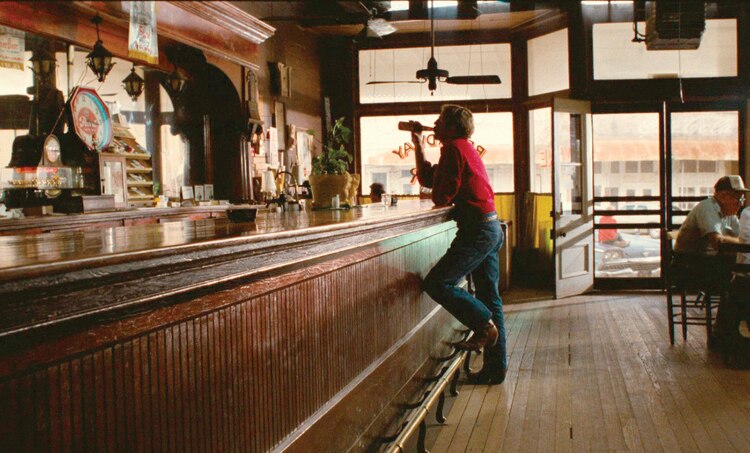 Fotograma de la versión restuarada de París, Texas.