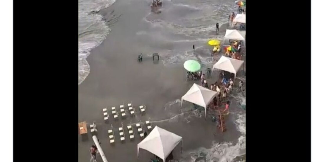 Boda pese amenaza de tsunami
