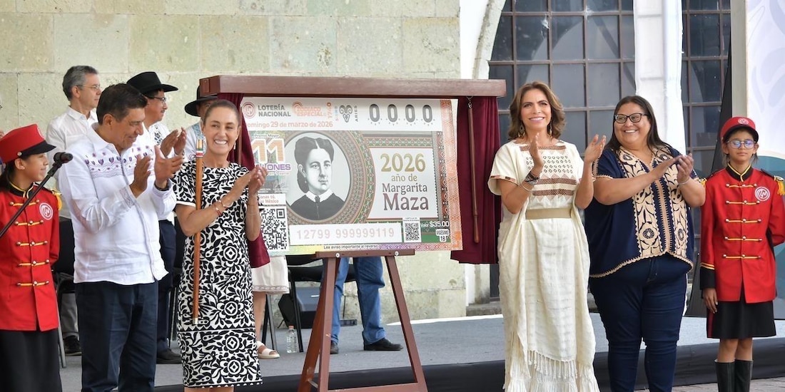 La Presidenta Claudia Sheinbaum y Olivia Salomón develan el billete del Sorteo Zodiaco Especial No. 1740.