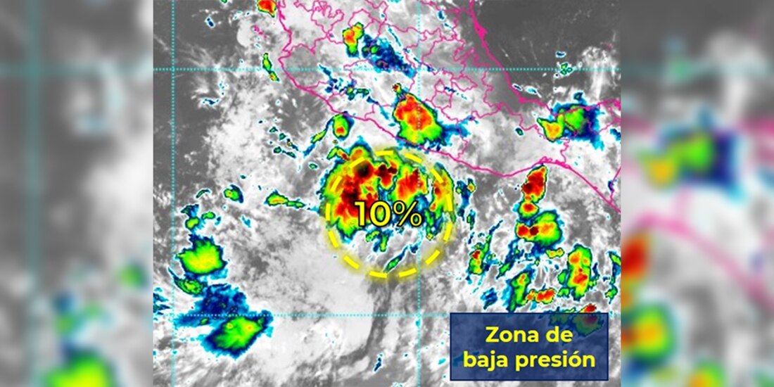Zona de baja presión al sur de las costas de Michoacán y Guerrero.