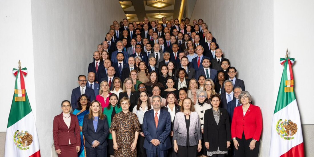 El canciller Juan Ramón de la Fuente se reunió con las y los integrantes del Cuerpo Diplomático acreditado en México.