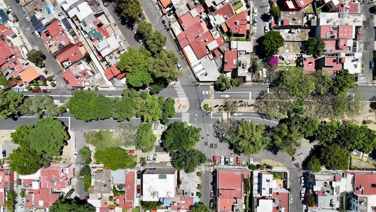 Toma aérea de tramo repavimentado de la Calzada de la Virgen.