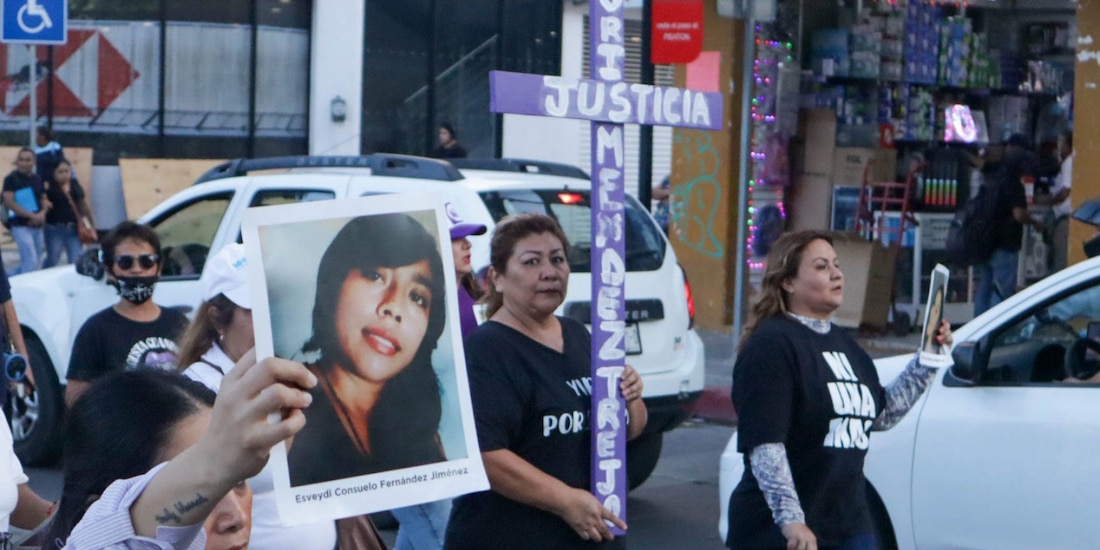 La colectiva Madres en Resistencia, la cual congrega a familiares víctimas de desapariciones y feminicidios, marcharon sobre el principal bulevar de esta ciudad para exigir a las autoridades de este estado justicia en el marco del Día Internacional de la Eliminación de la Violencia contra la Mujer. Imagen de archivo.