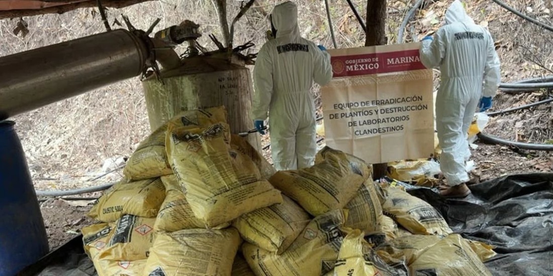 Hallan narcolaboratorio con más de una tonelada de metanfetamina en Durango
