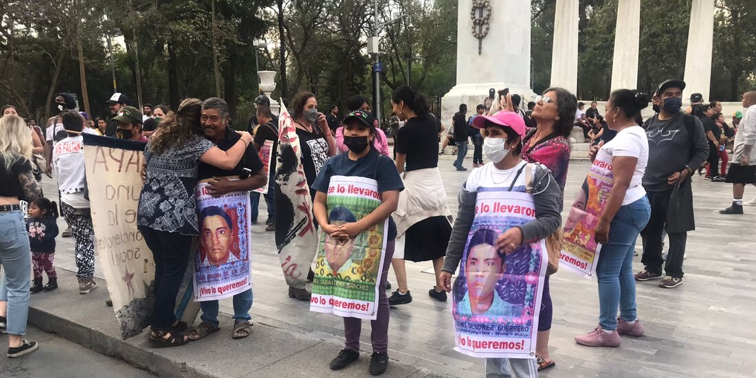 Marcha desde el Ángel de la Independencia hasta el Hemiciclo a Juárez en la Ciudad de México.