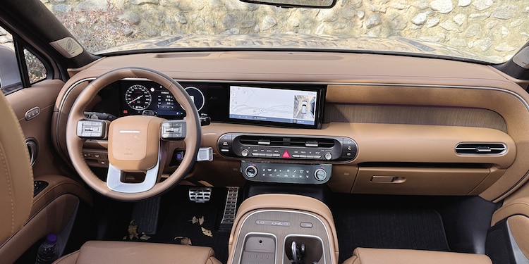 Cuenta con sistema de sonido Premium Bose con 14 altavoces.