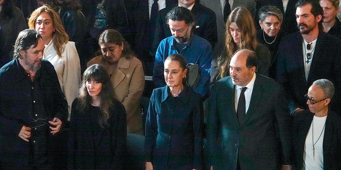 La presidenta flanqueada por los hijos de Cárdenas.