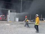 Arde bodega de plásticos en Salinas Victoria, Nuevo León