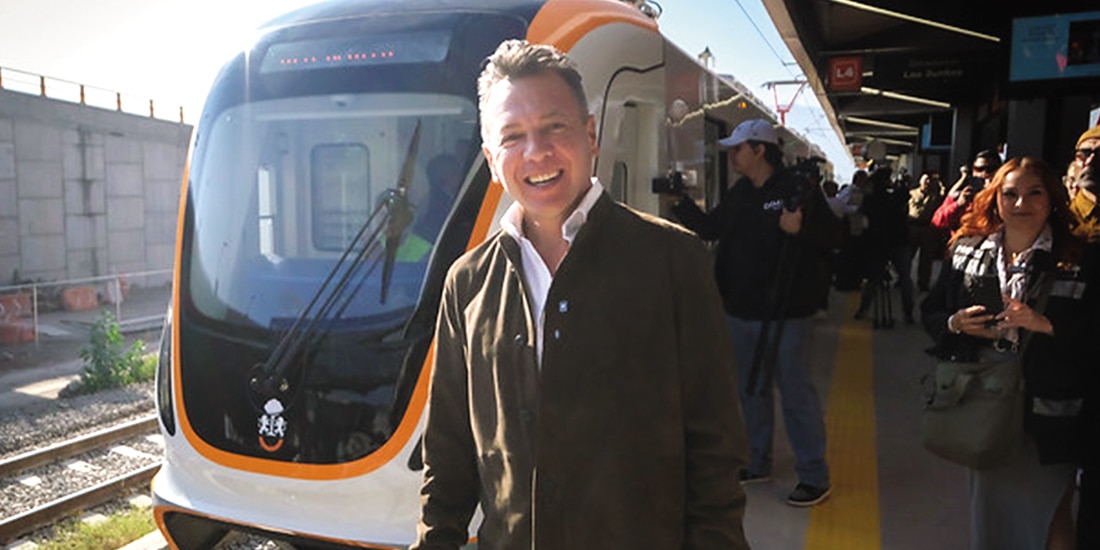 El Gobernador de Jalisco, Pablo Lemus, ayer en la Línea 4 del tren.