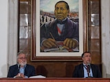 El subsecretario de Gobernación, Alejandro Encinas, y el fiscal especial para el caso Ayotzinapa, Omar Trejo, ayer.