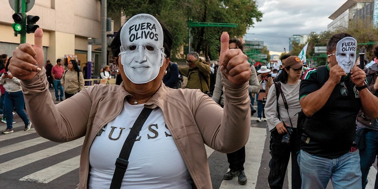 En protesta exigieron la renuncia de Rafael Olivos de la dirigencia sindical