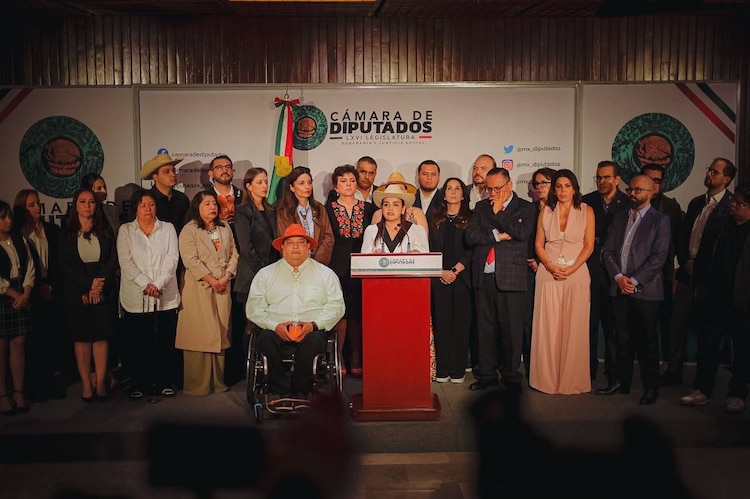 Conferencia de prensa en San Lázaro.