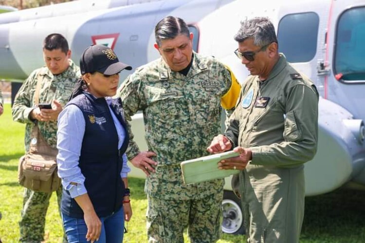 La gobernadora de Guerrero, supervisó avances en la reapertura vial, ayer.