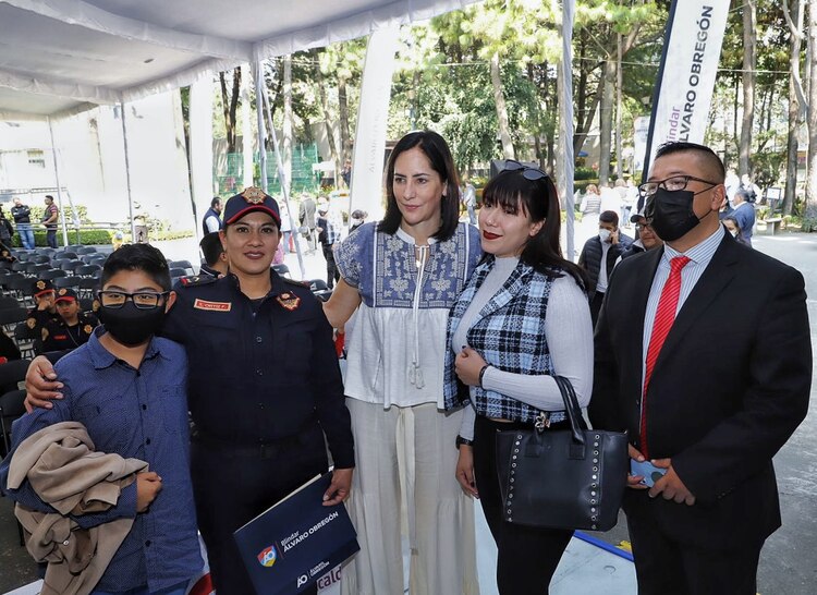 La alcaldesa de Álvaro Obregón durante la cuarta entrega del Reconocimiento al Mérito Policial. 
