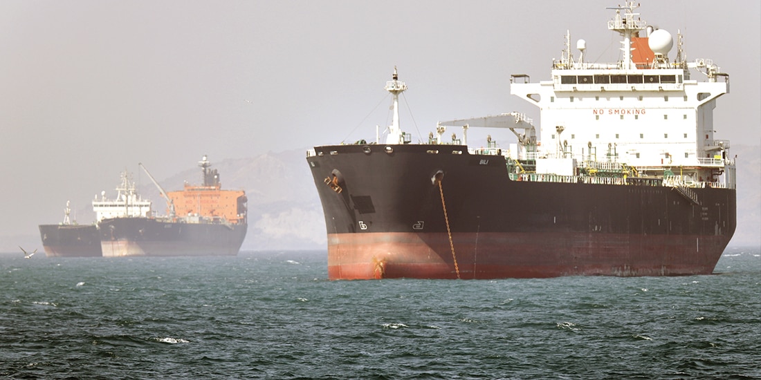 Petroleros anclados en el estrecho de Ormuz, frente a Irán, el pasado 2 de mayo.