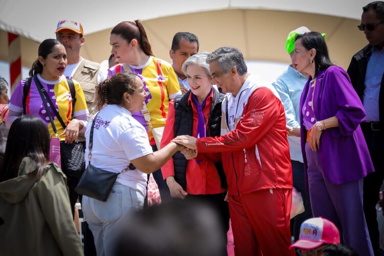 Américo Villarreal y María de Villarreal convivieron con familias.