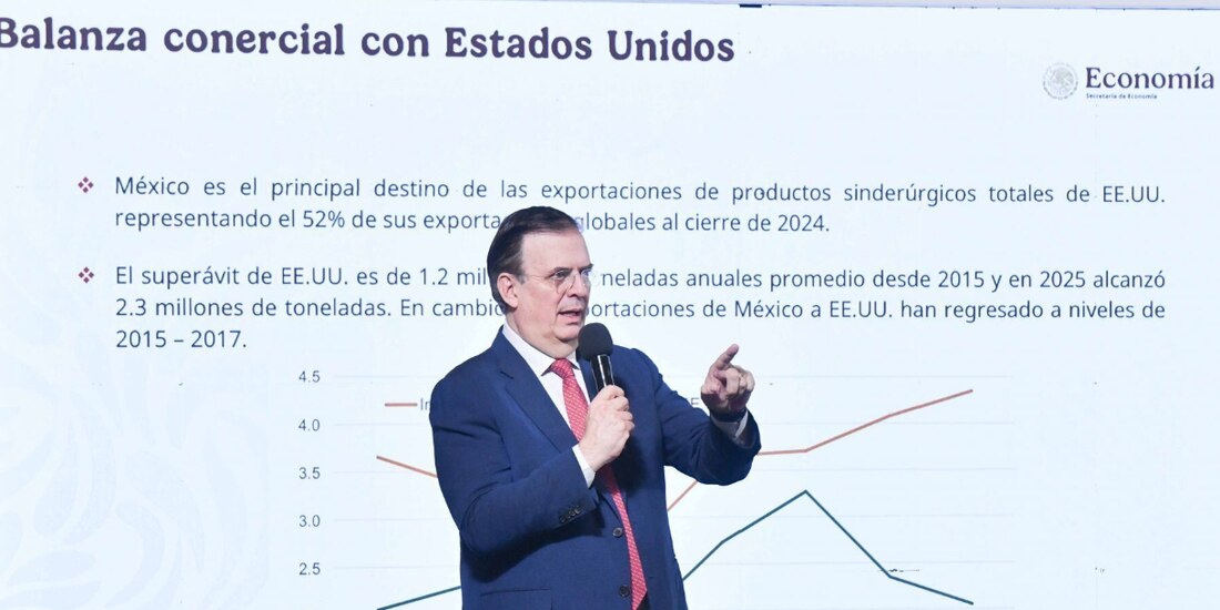 El secretario de Economía, Marcelo Ebrard, ayer, en conferencia de prensa.
