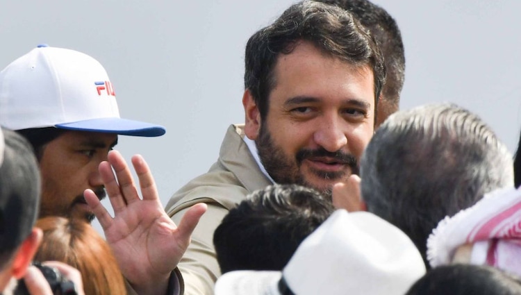 La trayectoria familiar fue recordada al mencionar los valores inculcados por el expresidente Andrés Manuel López Obrador.