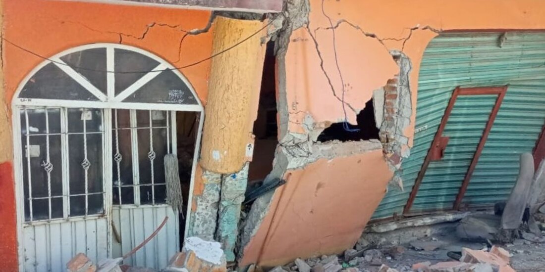 Vecinos temen perder sus casas a causa de grietas en Chilpancingo.