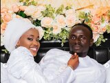 Sadio Mané contrajo nupcias con Aisha Tamba, a quien le lleva 13 años.
