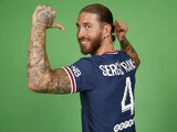 Sergio Ramos con el jersey del PSG, su nuevo club luego de 16 años con el Real Madrid.