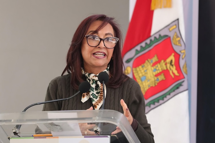 La gobernadora Lorena Cuéllar Cisneros encabezó la entrega de constancias de incorporación laboral a los 215 beneficiarios del Programa “Empléate Tlaxcala” 2026.