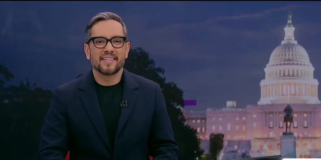 El conductor e internacionalista Genaro Lozano.