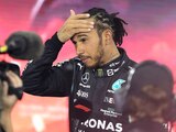 Lewis Hamilton se lamenta el pasado 12 de diciembre, después de finalizar subcampeón en la F1.