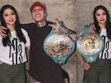 El rapero Santa Fe Klan junto a la joven boxeadora Camila Zamorano
