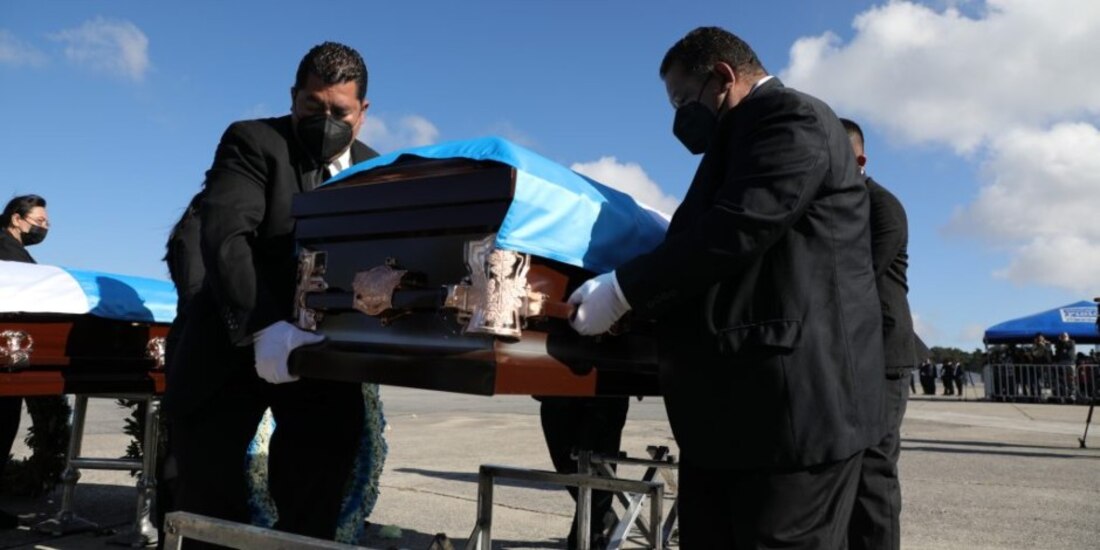 Los restos de los 16 migrantes guatemaltecos asesinados y calcinados en Camargo..