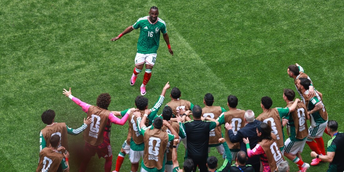 Julián Quiñones celebra su gol en la Copa del Mundo 2026 en el México vs Sudáfrica